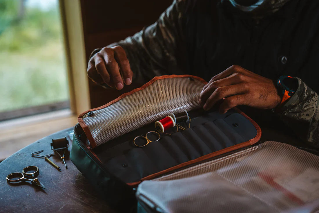 Fishpond Backwater Fly Tying Kit - internal pockets